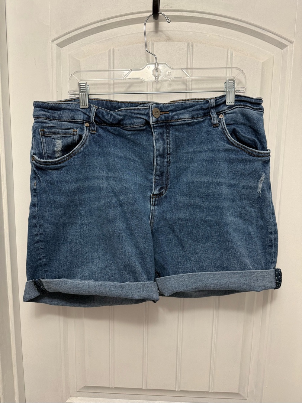 KUT From the Kloth Woman KATY BOYFRIEND Short Jeans Plus Size: 20W (49-6)
